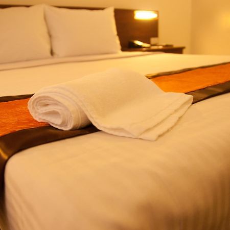 M Suites Hotel Makati City Dış mekan fotoğraf