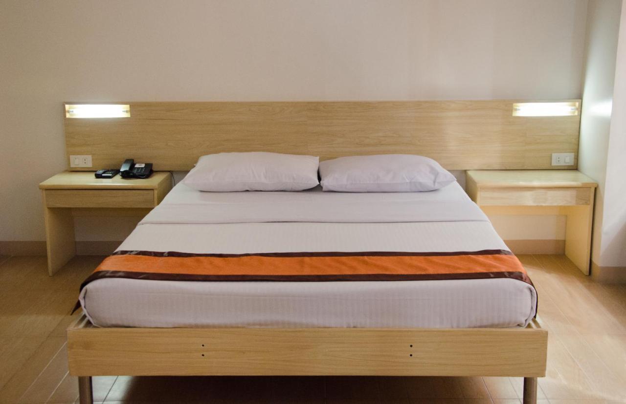 M Suites Hotel Makati City Dış mekan fotoğraf