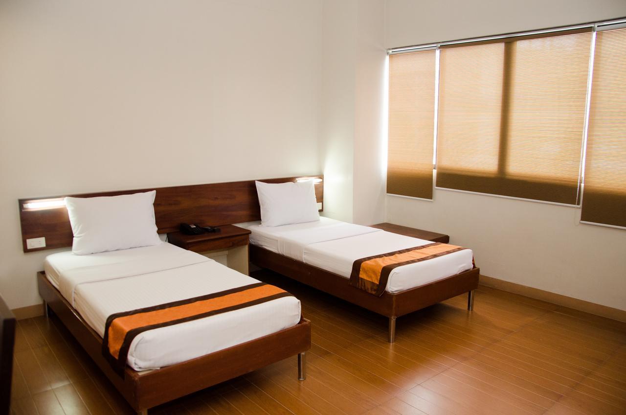 M Suites Hotel Makati City Dış mekan fotoğraf