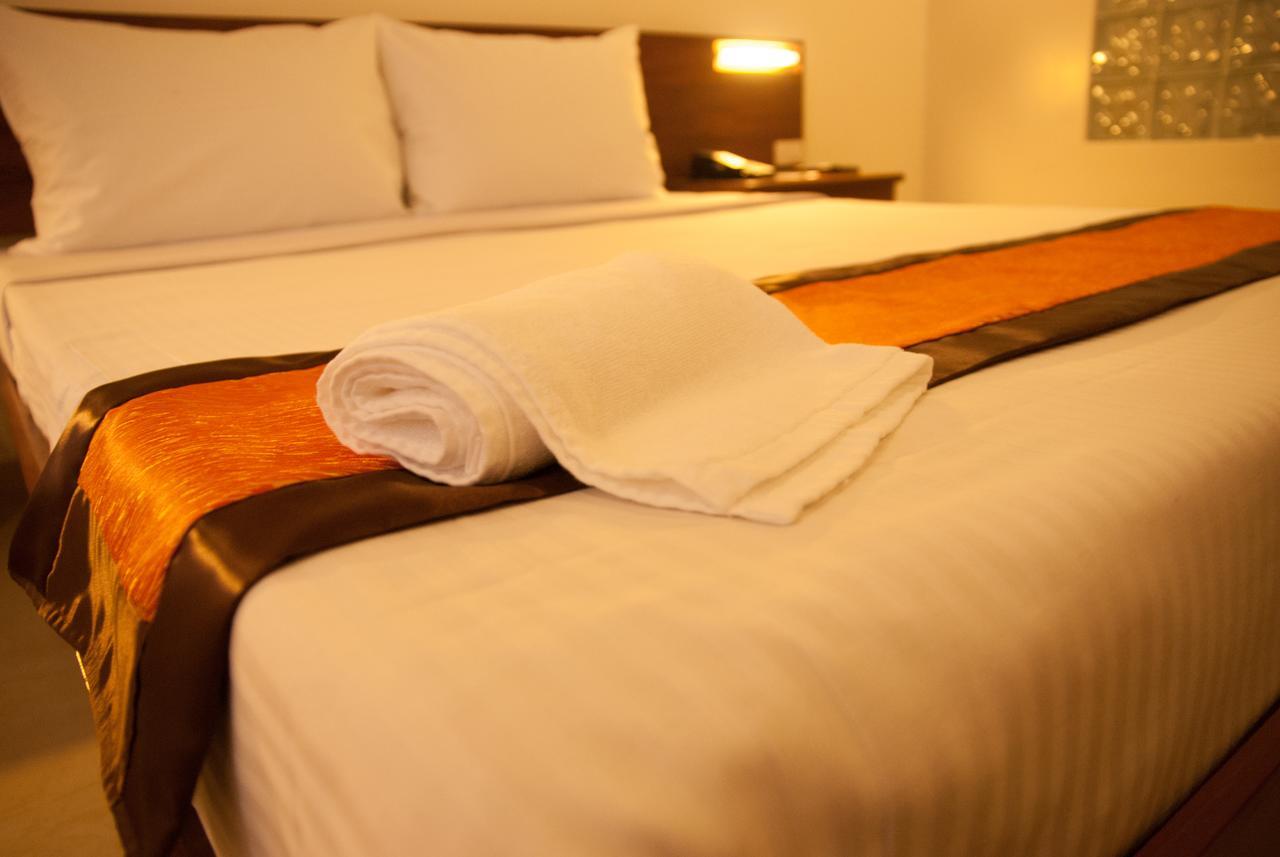 M Suites Hotel Makati City Dış mekan fotoğraf
