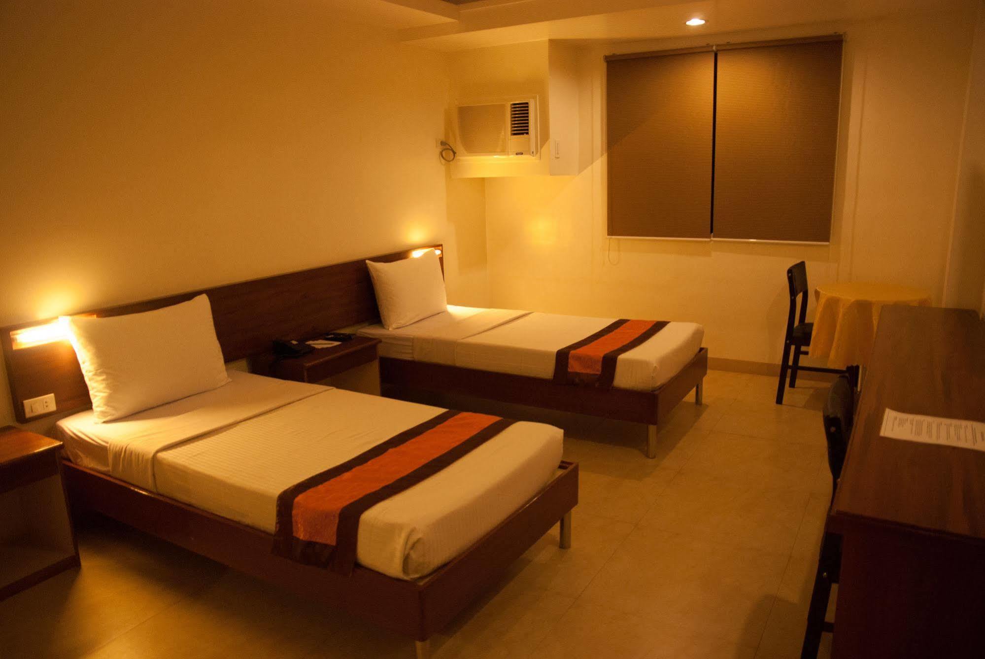 M Suites Hotel Makati City Dış mekan fotoğraf