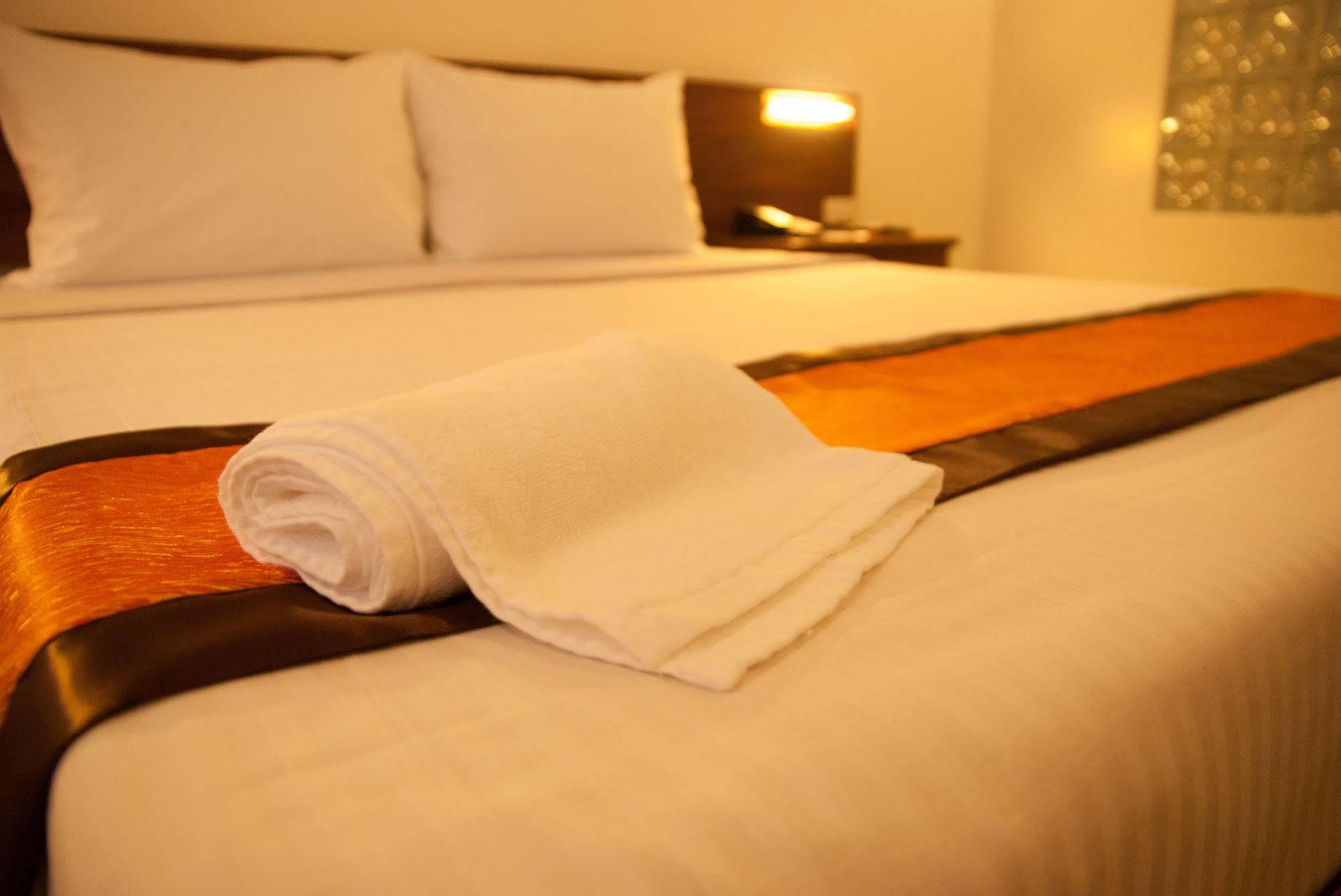 M Suites Hotel Makati City Dış mekan fotoğraf