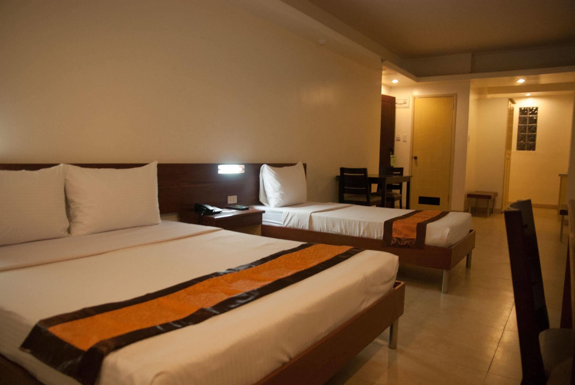 M Suites Hotel Makati City Dış mekan fotoğraf