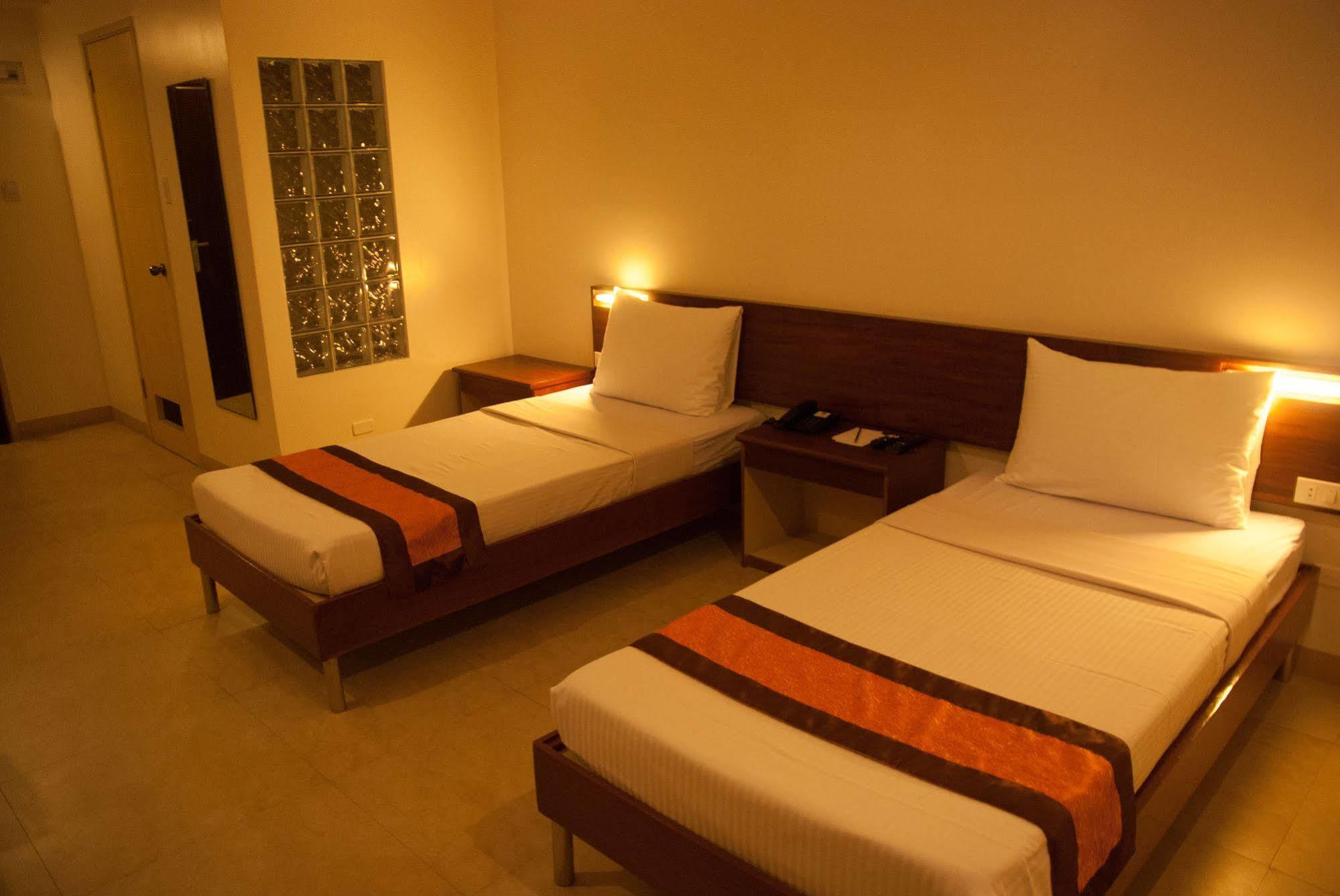 M Suites Hotel Makati City Dış mekan fotoğraf