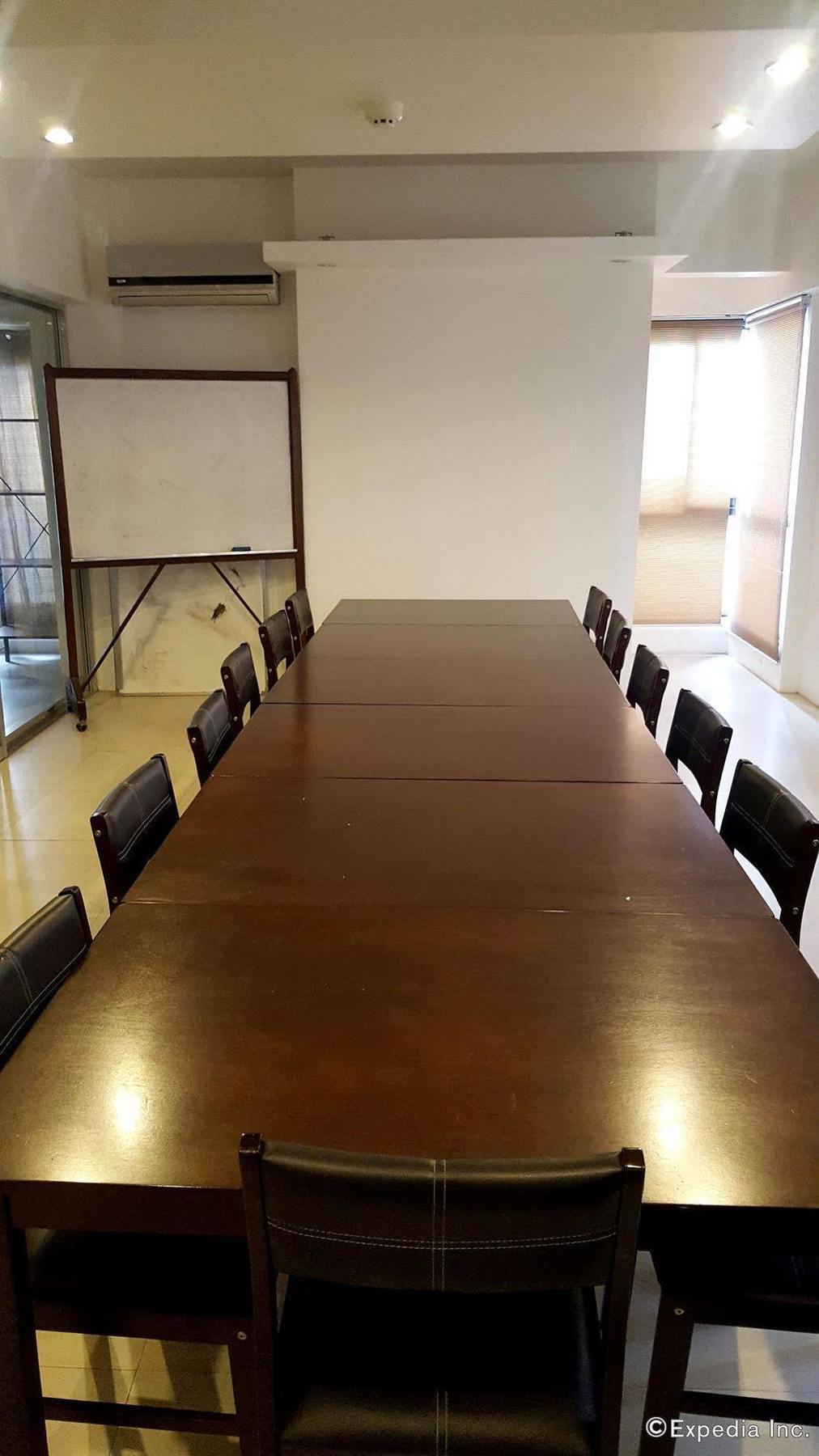 M Suites Hotel Makati City Dış mekan fotoğraf