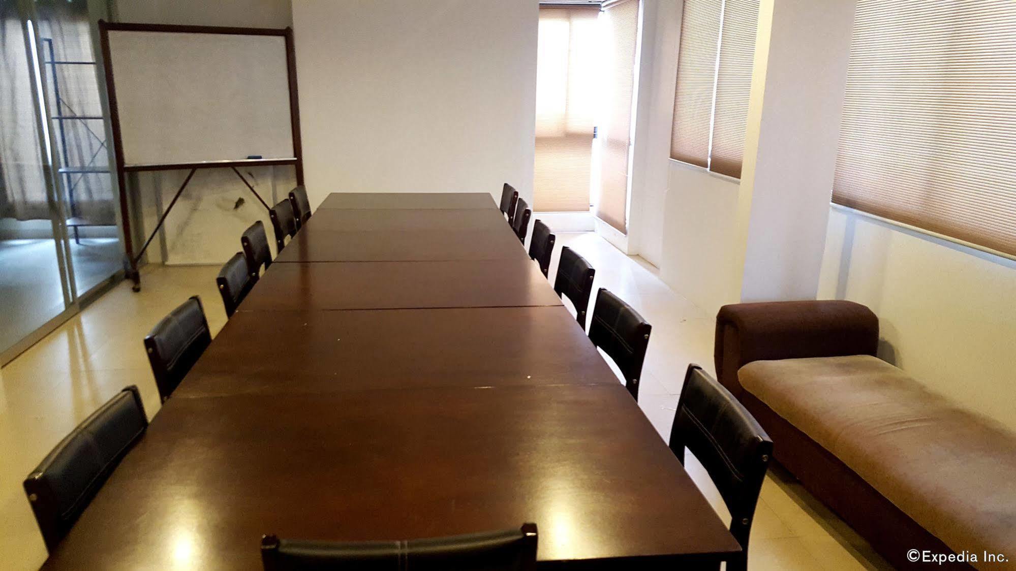 M Suites Hotel Makati City Dış mekan fotoğraf